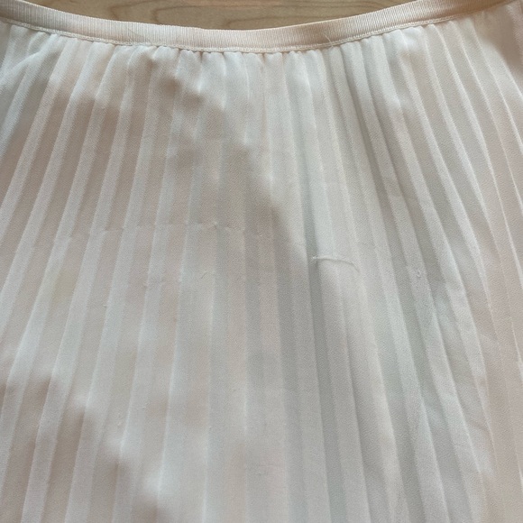 Aritzia white pleated midi skirt - Picture 2 of 4